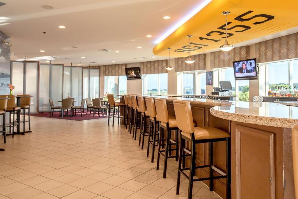 Hilton Garden Inn Oshkosh Exterior photo